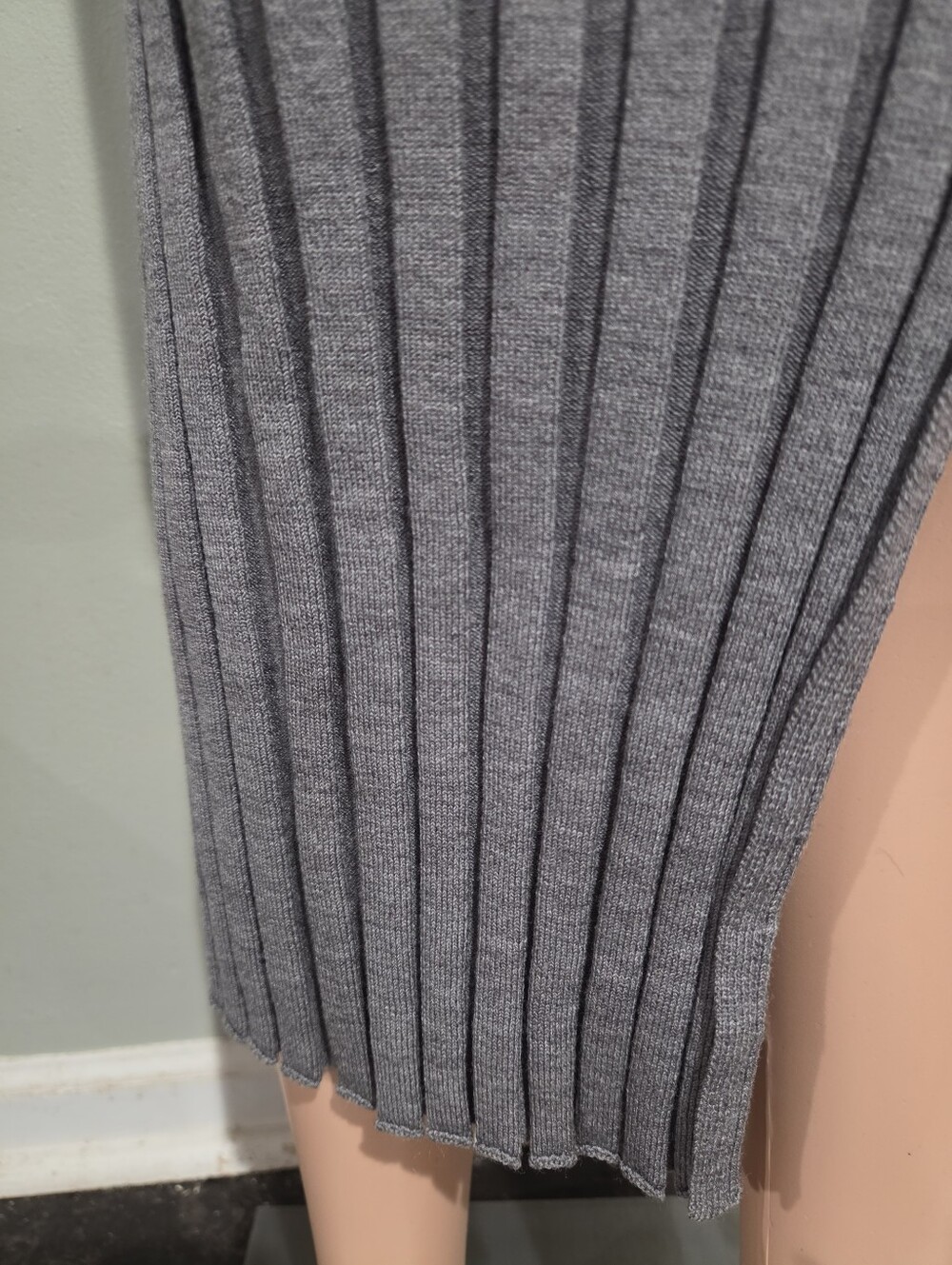 Theory Wide Rib Wool Blend Midi Skirt Gray Size M NWT - Picture 15 of 16